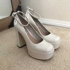 Steve Madden Cream Platform Pumps